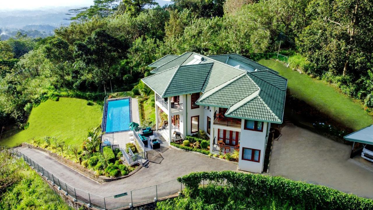 キャンディー The Grand Hills Bed & Breakfast エクステリア 写真