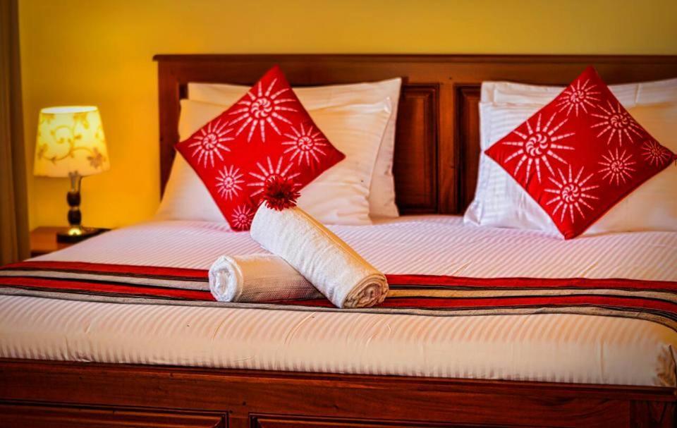 キャンディー The Grand Hills Bed & Breakfast エクステリア 写真